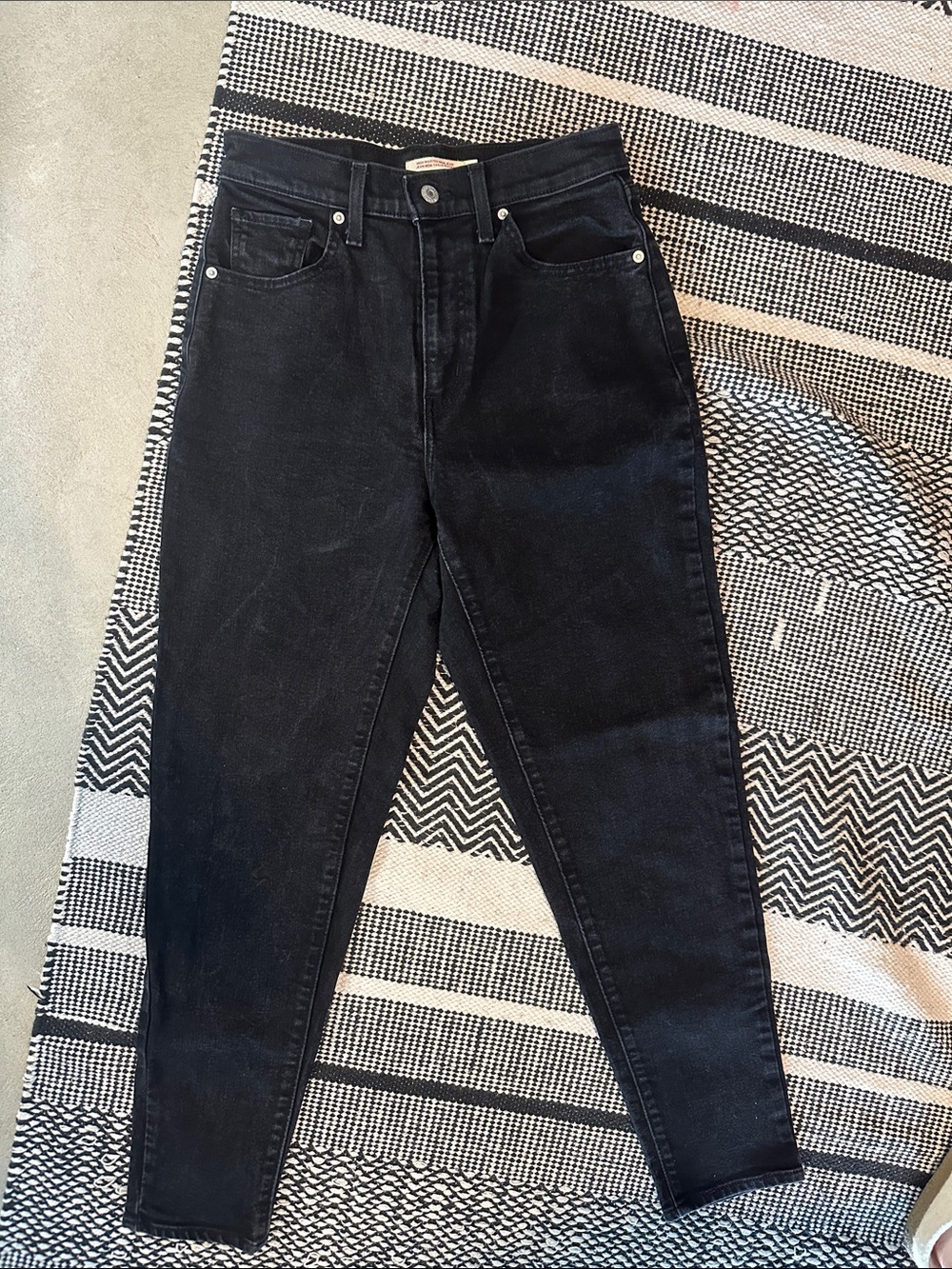 Levi’s High-Waist Mom Jeans - Black
